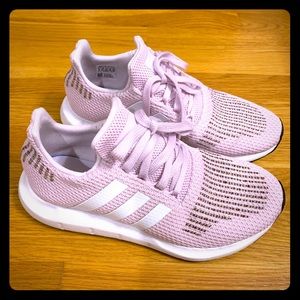 Adidas Swift Run in Pink